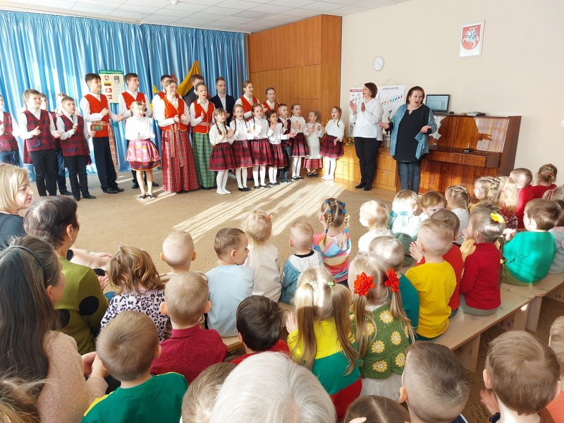 Svečiuose pas darželinukus