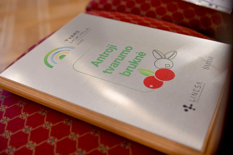 Apdovanojimas gimnazijai už projektą „Tvari mokykla”